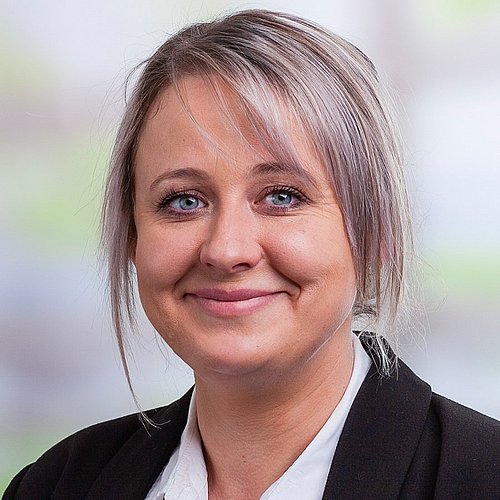 Astrid Fetzer, Empfang, Interne Services bei HENNLICH Österreich