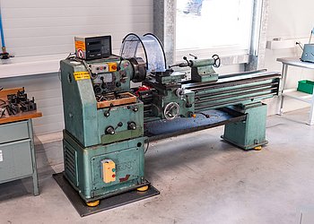 Drehmaschine aus dem Jahr 1989 für die Fertigung von Stützringen